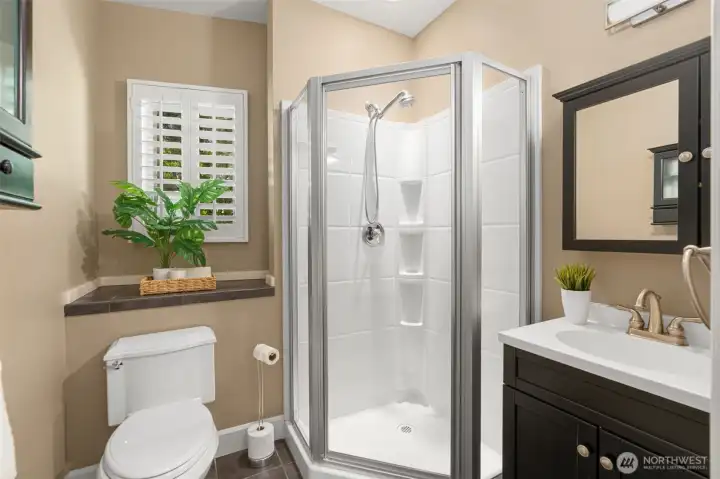 Ensuite bath for guest suite