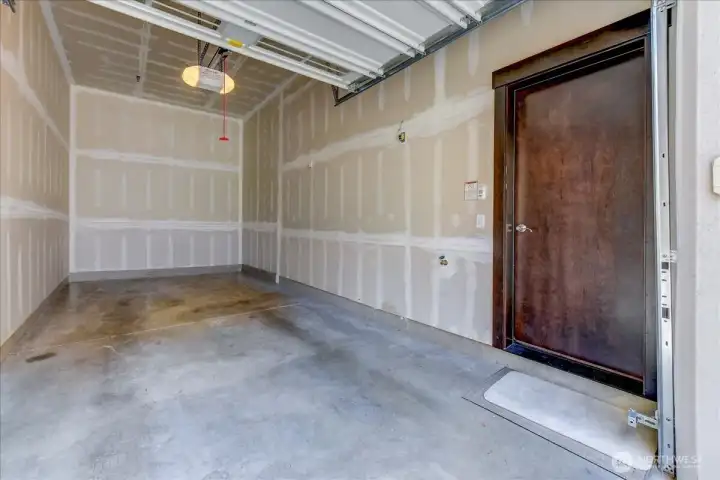 2 Car Attached Garage / Storage Space w Electric Opener