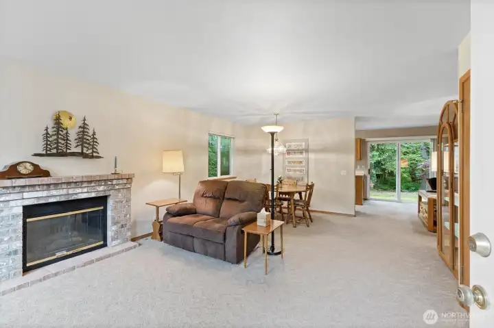 Step into this beautifully maintained 1990's home Step into this beautifully maintained 1990's home