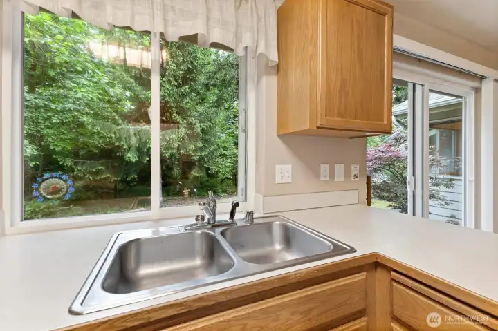 Bright Kitchen that overlooks the park Bright Kitchen that overlooks the park