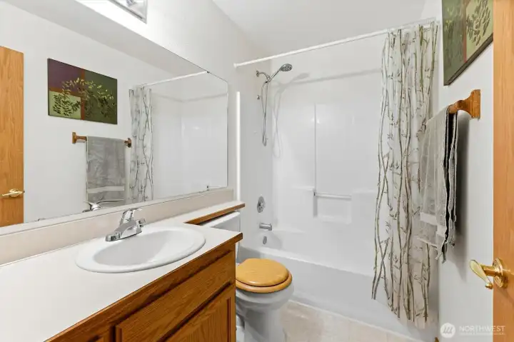 Full bathroom Full bathroom