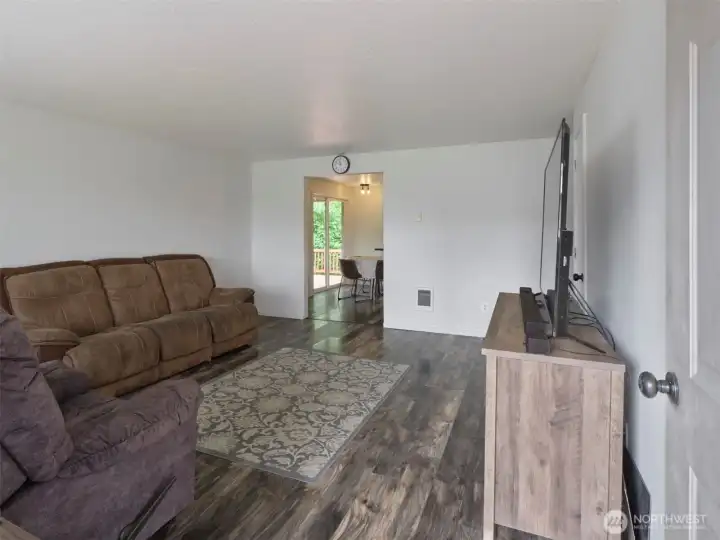 Entry/Living Room