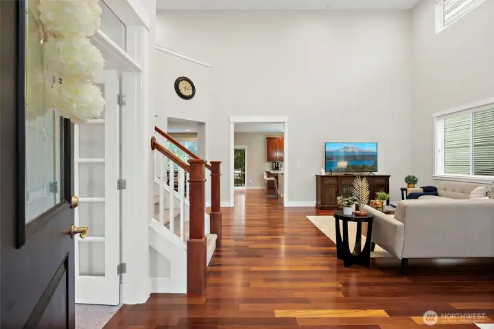 Expansive open entry Expansive open entry