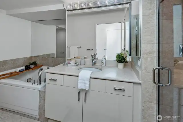 en-suite full bath