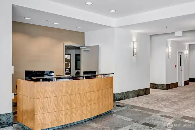 24/7 concierge & well managed building