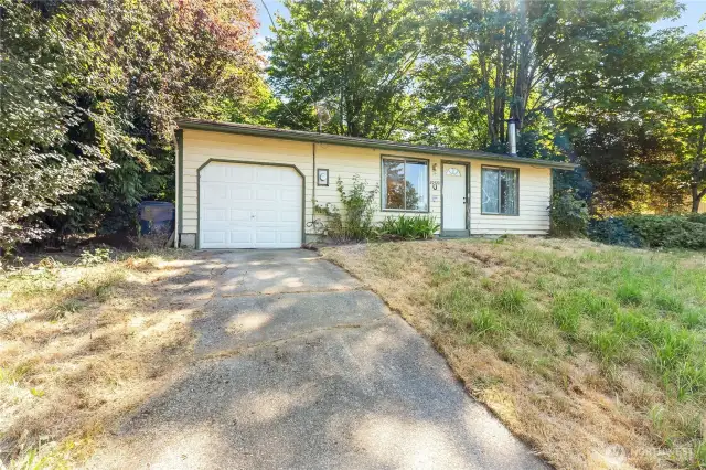 Front of the charming 2bd/1bth.