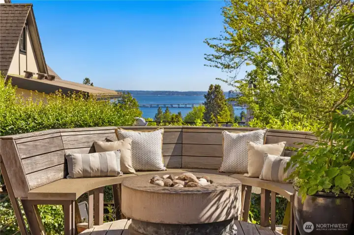 Even a gas fireplace for those cool evenings.