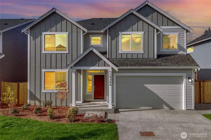 Photos are from a previously built Magnolia plan in the community. They may show a color or upgrade that is no longer available. They do demonstrate the quality materials and attention to detail that you will find in a Rush home.