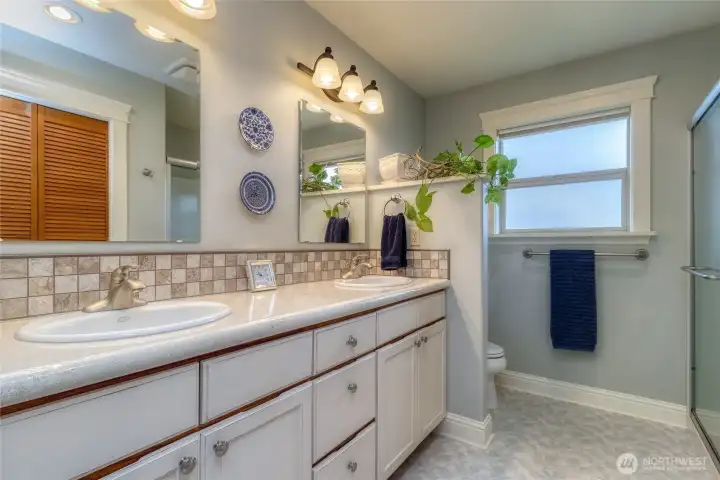 Double Vanity in Primary