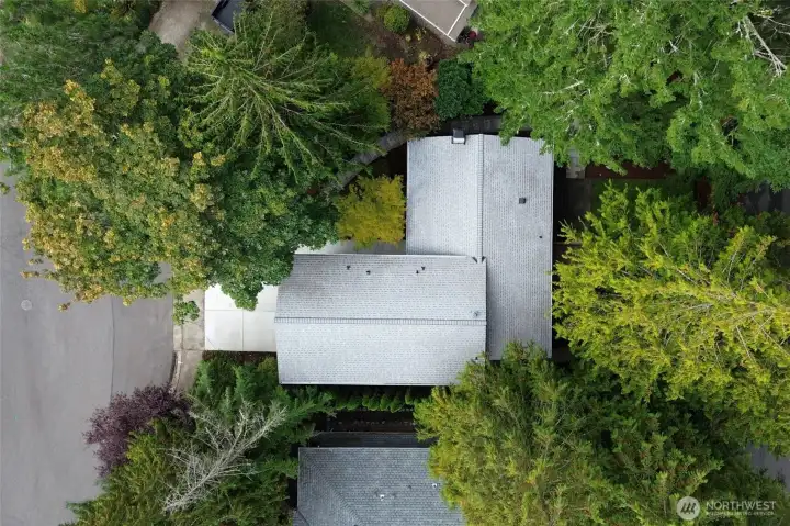 Quiet cul-de-sac setting, surrounded by fresh greenery.