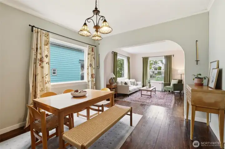 Flowing spaces that feel open + connected.