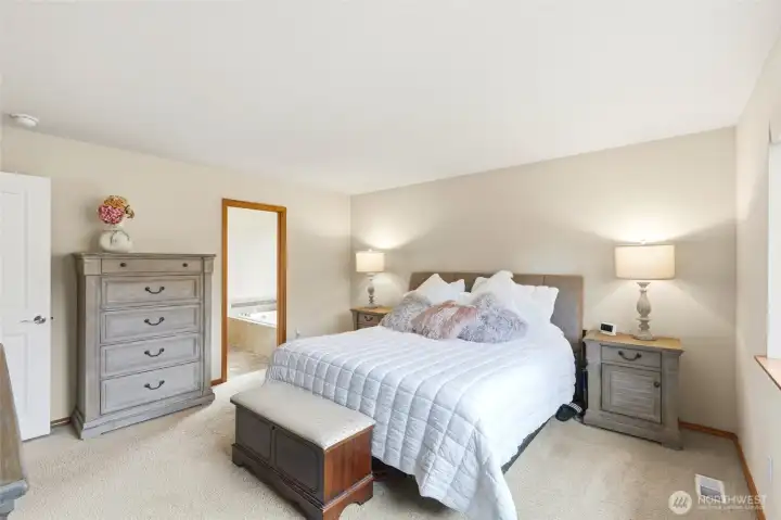 Upstairs, the primary suite overlooks the greenbelt and includes a five-piece bath with soaking tub and a spacious walk-in closet. Upstairs, the primary suite overlooks the greenbelt and includes a five-piece bath with soaking tub and a spacious walk-in closet.