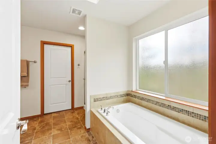 Upstairs, the primary suite overlooks the greenbelt and includes a five-piece bath with soaking tub and a spacious walk-in closet. Upstairs, the primary suite overlooks the greenbelt and includes a five-piece bath with soaking tub and a spacious walk-in closet.