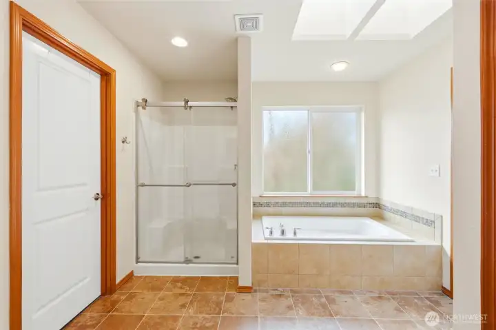 Upstairs, the primary suite overlooks the greenbelt and includes a five-piece bath with soaking tub and a spacious walk-in closet. Upstairs, the primary suite overlooks the greenbelt and includes a five-piece bath with soaking tub and a spacious walk-in closet.