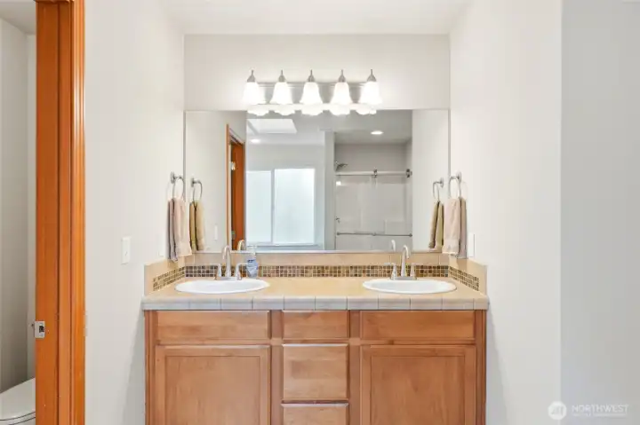 Upstairs, the primary suite overlooks the greenbelt and includes a five-piece bath with soaking tub and a spacious walk-in closet. Upstairs, the primary suite overlooks the greenbelt and includes a five-piece bath with soaking tub and a spacious walk-in closet.