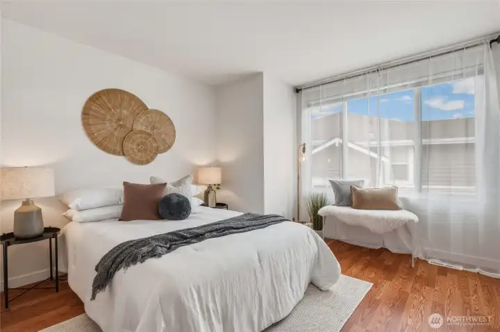 Secondary bedroom.