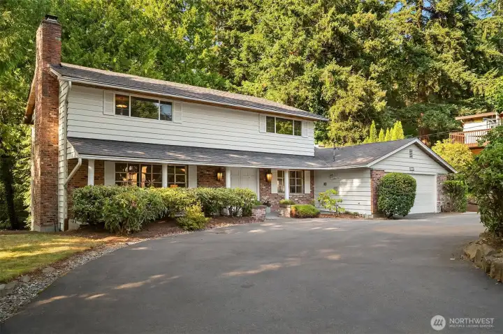 Half acre private lot with circular driveway. Half acre private lot with circular driveway.