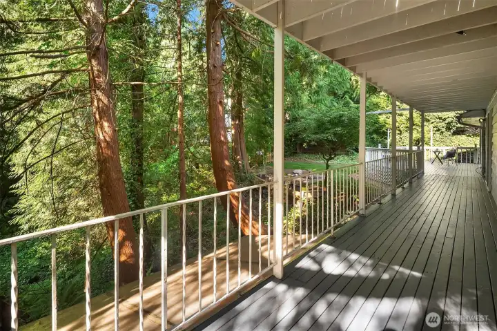 Deck off of the dining room, kitchen, and familiy room. Deck off of the dining room, kitchen, and familiy room.