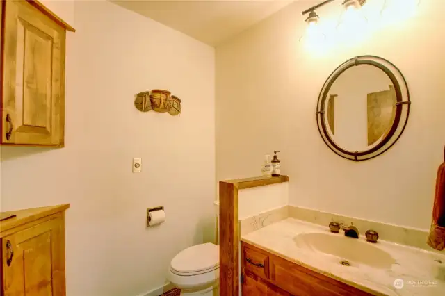 Hall 1/2 bath