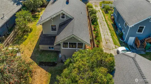 Arial view doesn't show the entire back yard. Driveway on the right side belongs to the neighbor