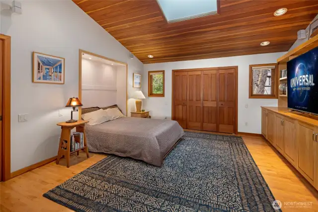 second bedroom with Murphy Bed
