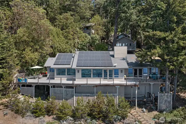 solar power reduces energy costs