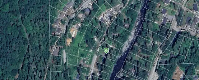Peaceful AND quiet neighborhood and the lot offers privacy and tranquility with the relaxing sounds of the river 40 feet below. Epic !