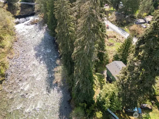That's the home, there, on the right. High bank river front - NOT in the flood zone so no flood insurance needed.