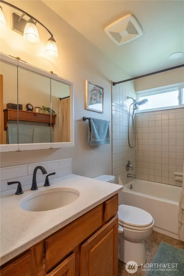 Primary bath with Quartz countertops