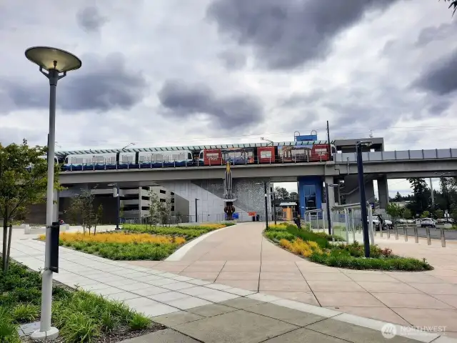 Minutes to the new Lynnwood Light Rail Station
