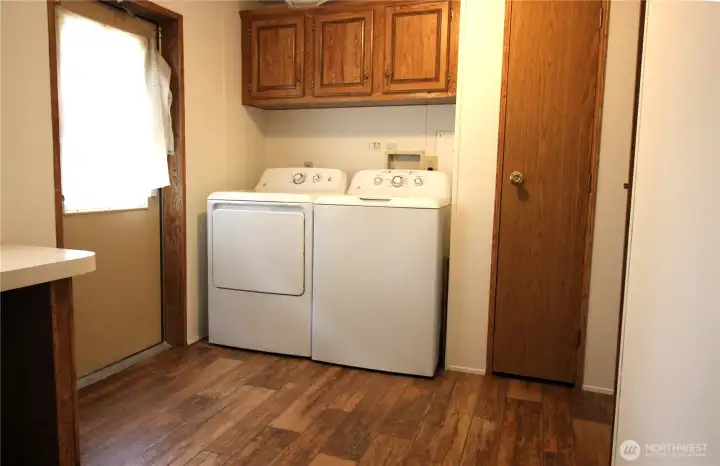 Other side of utility room.