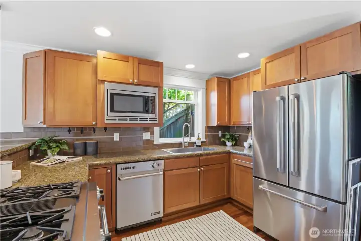 Take in the views from every window: lush, private, and beautifully green. Keep scrolling.