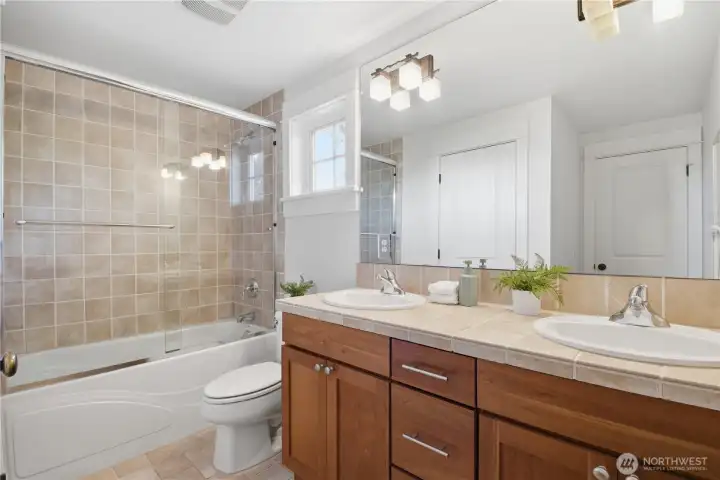 Hosting guests? This private full bath provides a quiet, relaxing escape.