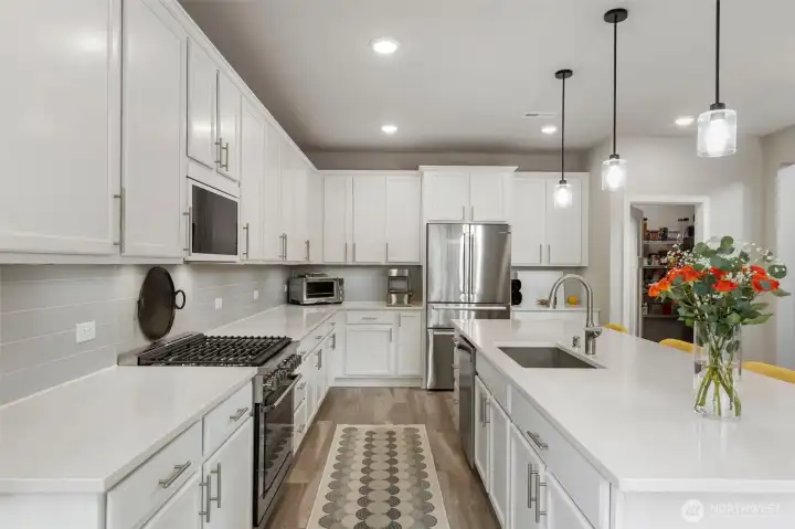 A place for everything and everything in its place... you will not lack for storage in this kitchen between the cabinet space and walk-in pantry.