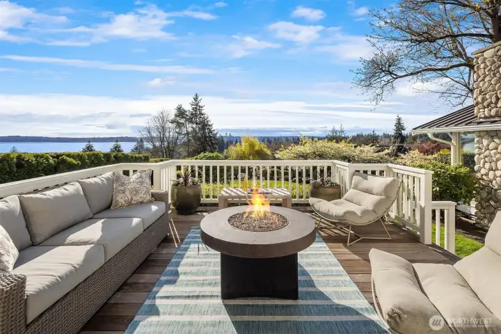 You will never tire of the endless views of Lake Washington, Seattle skyline and the Olympic Mountains.