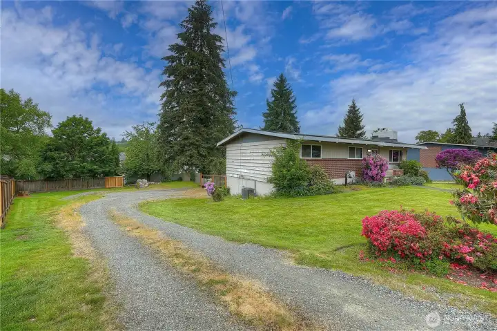 Driveway to back of houase