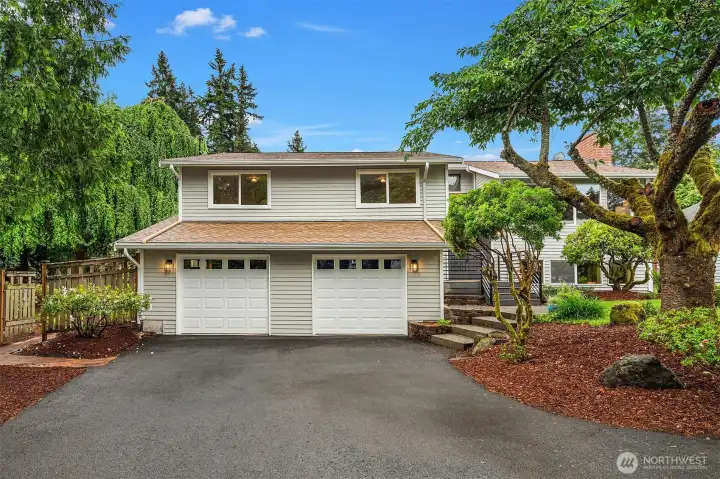 Front driveay with spacious, oversized 2 car garage.