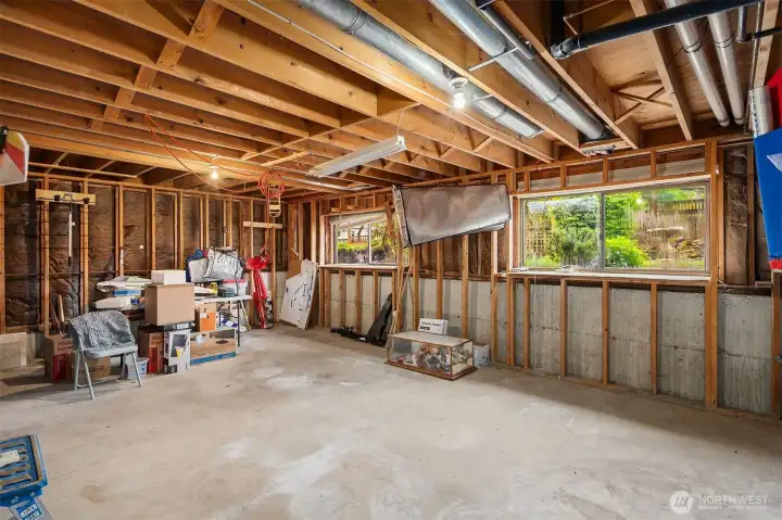 432 Sq. FT. of unfinished basement. Opproturnities are enless!