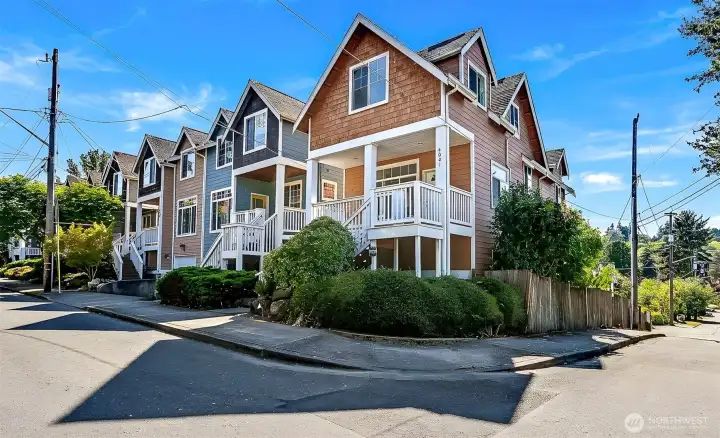 Welcome to 4001 31st Ave South. This large stand alone home is ready for you! Welcome to 4001 31st Ave South. This large stand alone home is ready for you!
