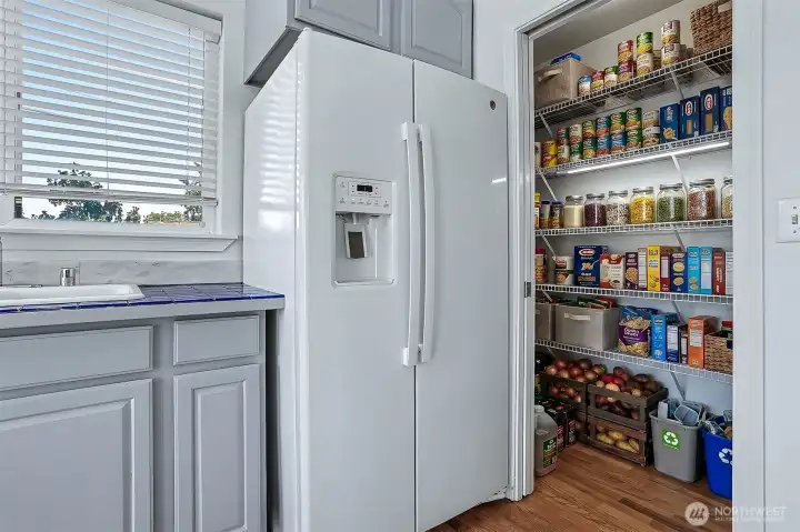 The walk in pantry is big! The walk in pantry is big!