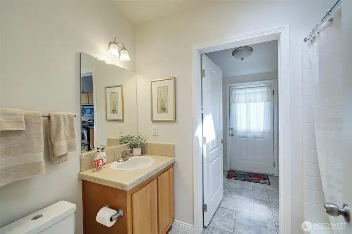 Main Bathroom with tub/shower