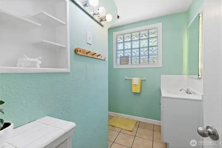 Bathroom on main level. Bathroom on main level.