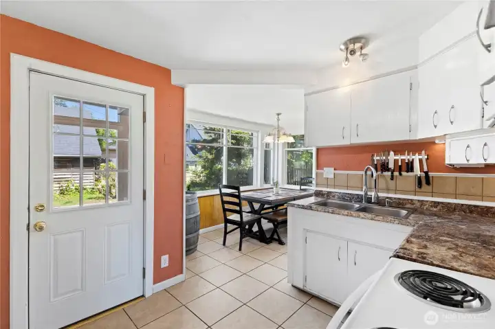 Eat-in nook with beautiful large windows overlooking the backyard. Eat-in nook with beautiful large windows overlooking the backyard.