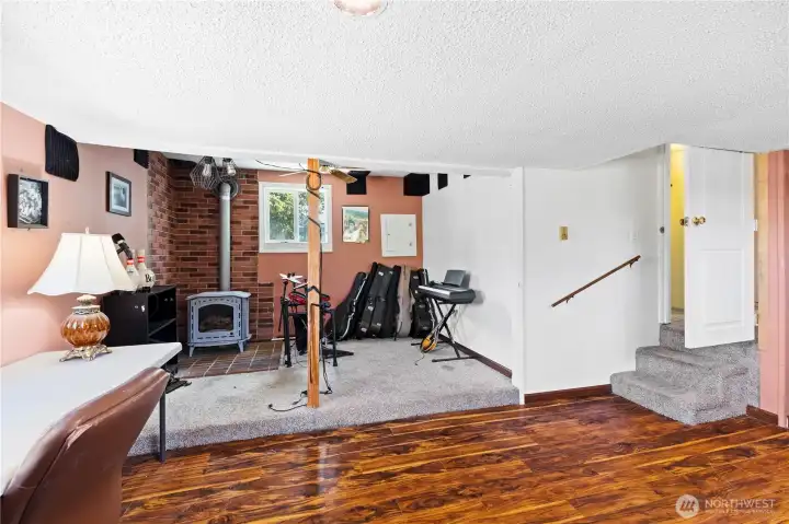 This space offers lots of possibilities! This space offers lots of possibilities!