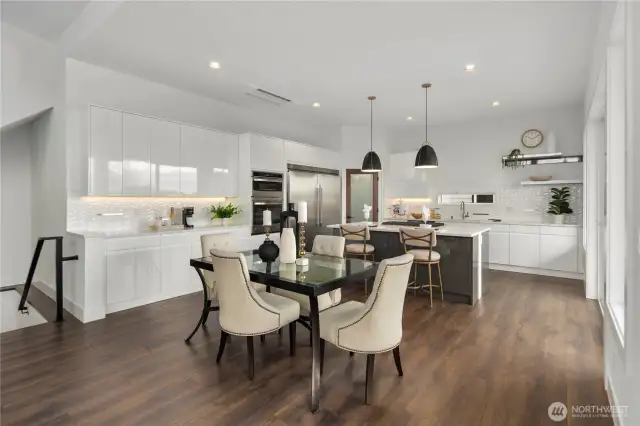 Entertainers Dream Layout w/Space for Everyone