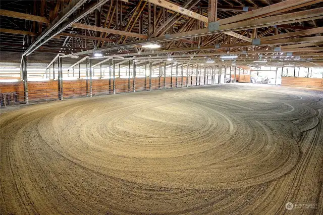 Generous 90X200 Indoor Arena w/ sifted sand footing