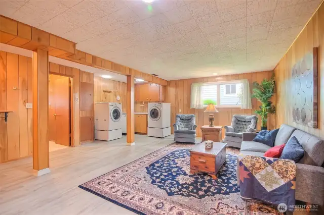 This "Bonus Room" currently serves as a laundry room but think of the added possibilities! Craft room? Sewing room? Game Room?