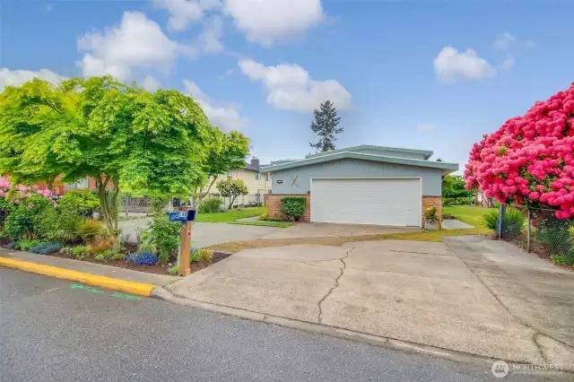 This home features a 2 car garage
