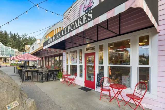 Located close to all shopping, dining and entertainment.
