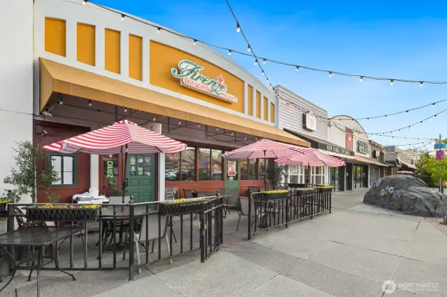 Located close to all shopping, dining and entertainment.